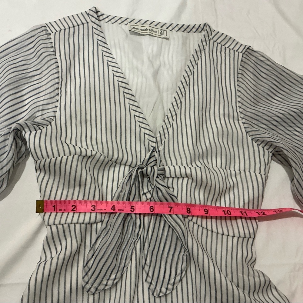 NWOT Abercrombie and Fitch Women’s White and Blue stripe blouse Size S - Picture 4 of 8